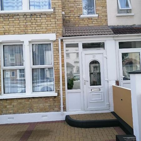 Fbs Homestay Norwood Екстериор снимка